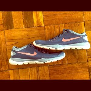 Women’s Nike Running Shoe Size 11